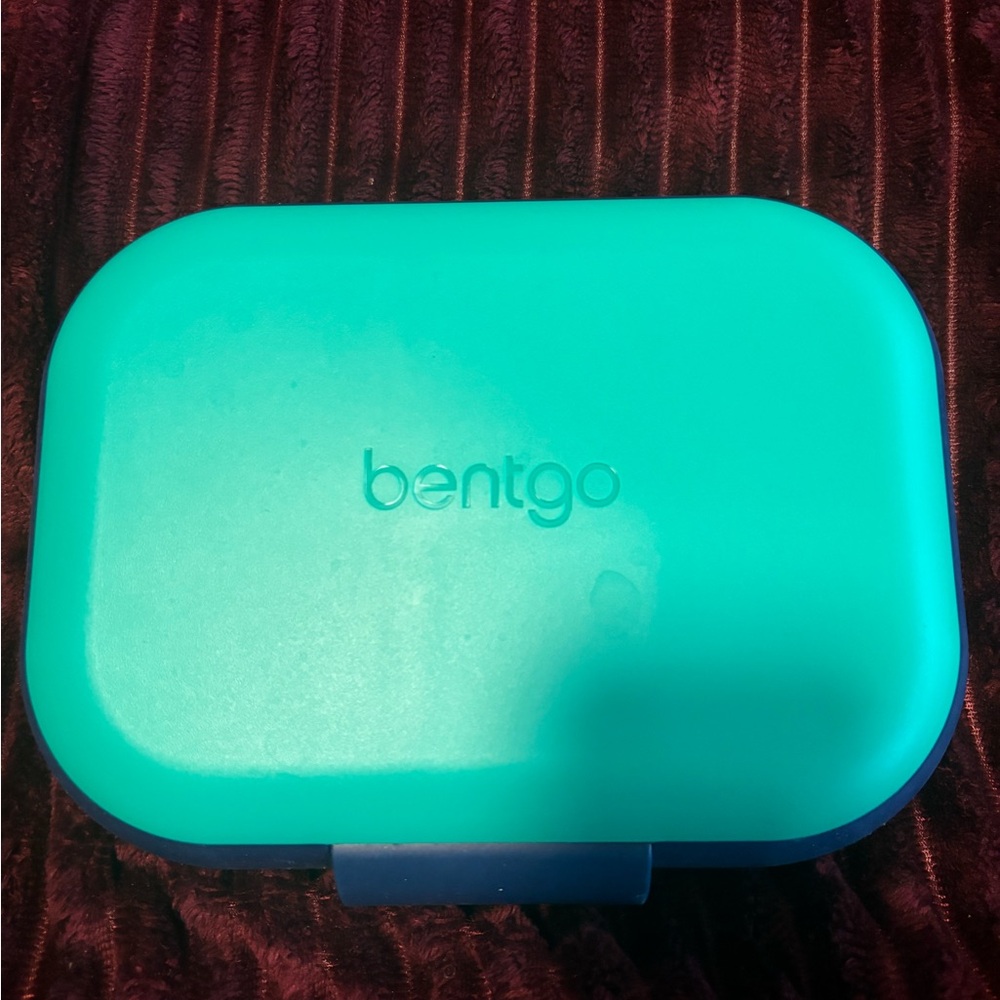 Bentgo container